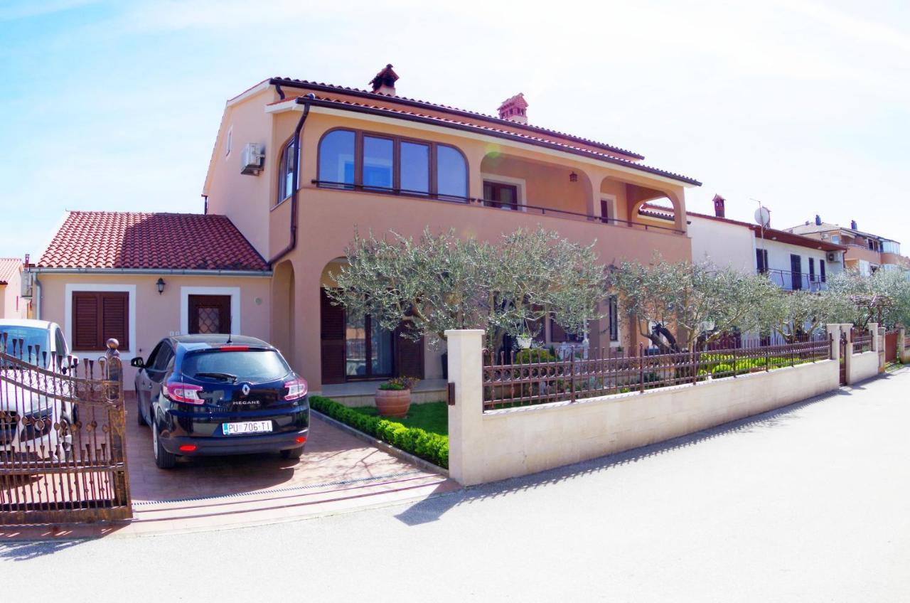 Apartments Tina & Denis Пула Экстерьер фото